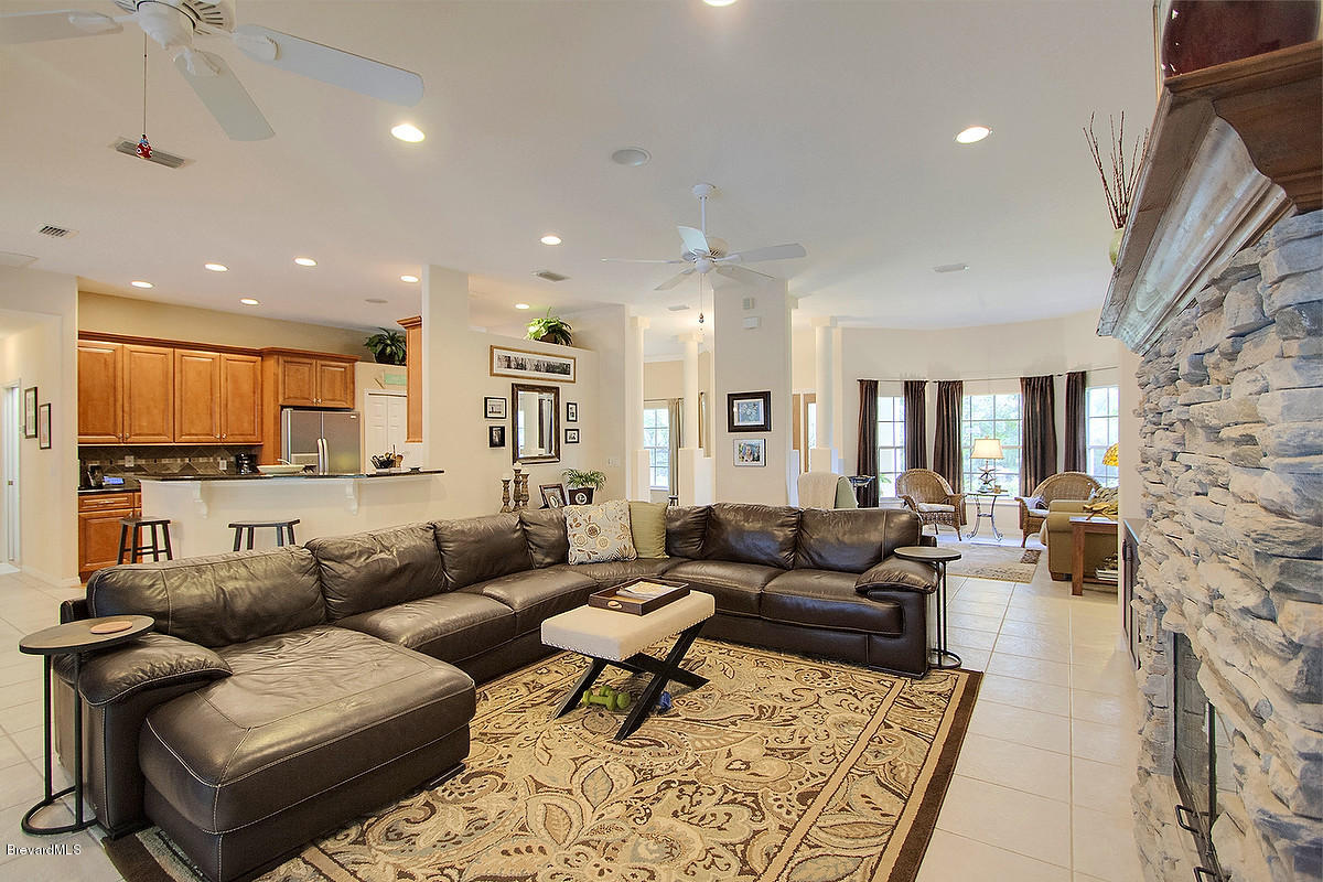 4443 Country Road Melbourne, FL 32934 - Photo 8 of 46 08fam3