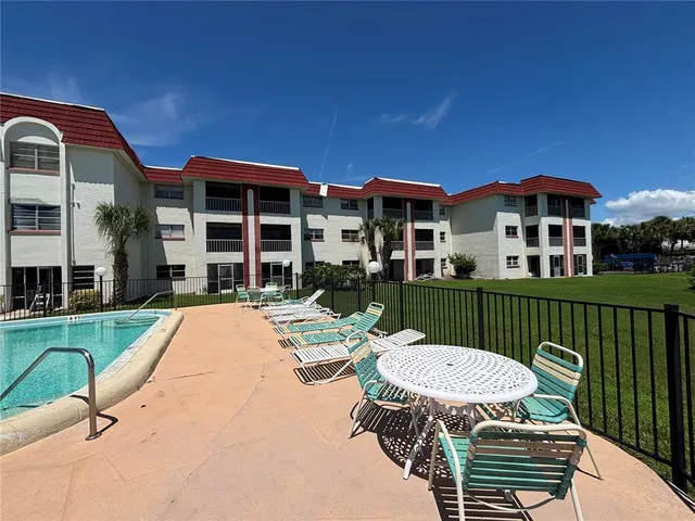 $109,900 | 1860 Massachusetts Avenue Northeast, Unit 102, St. Petersburg, FL 33703