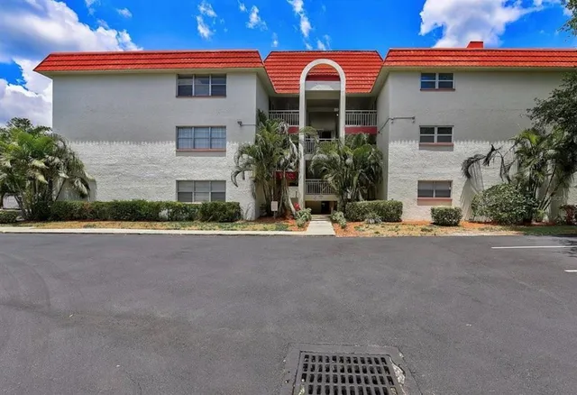 $109,900 | 1860 Massachusetts Avenue Northeast, Unit 102, St. Petersburg, FL 33703