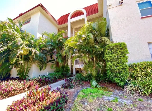 $109,900 | 1860 Massachusetts Avenue Northeast, Unit 102, St. Petersburg, FL 33703