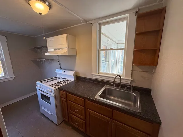 $2,000 | 306 Franklin Road, Unit 2, Fitchburg, MA 01420