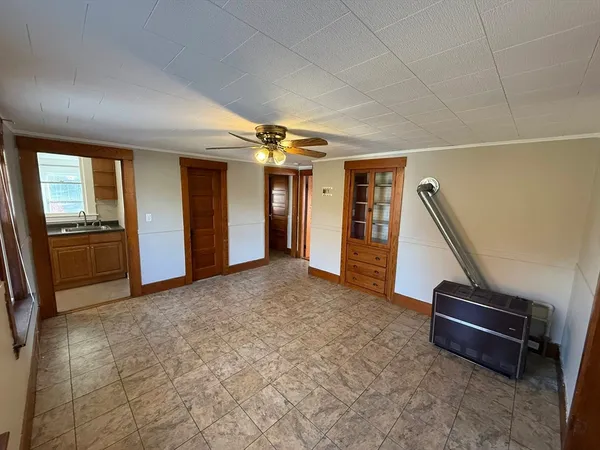 a view of a livingroom with furniture