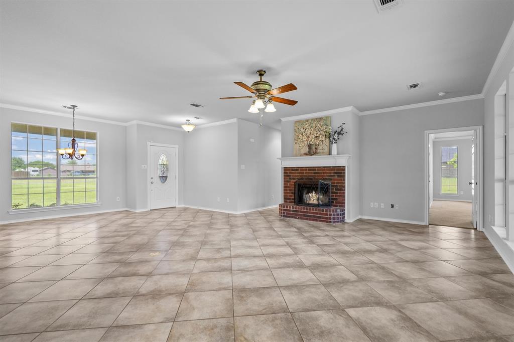 697 Meadowview Circle Van Alstyne, TX 75495 - Photo 5 of 25