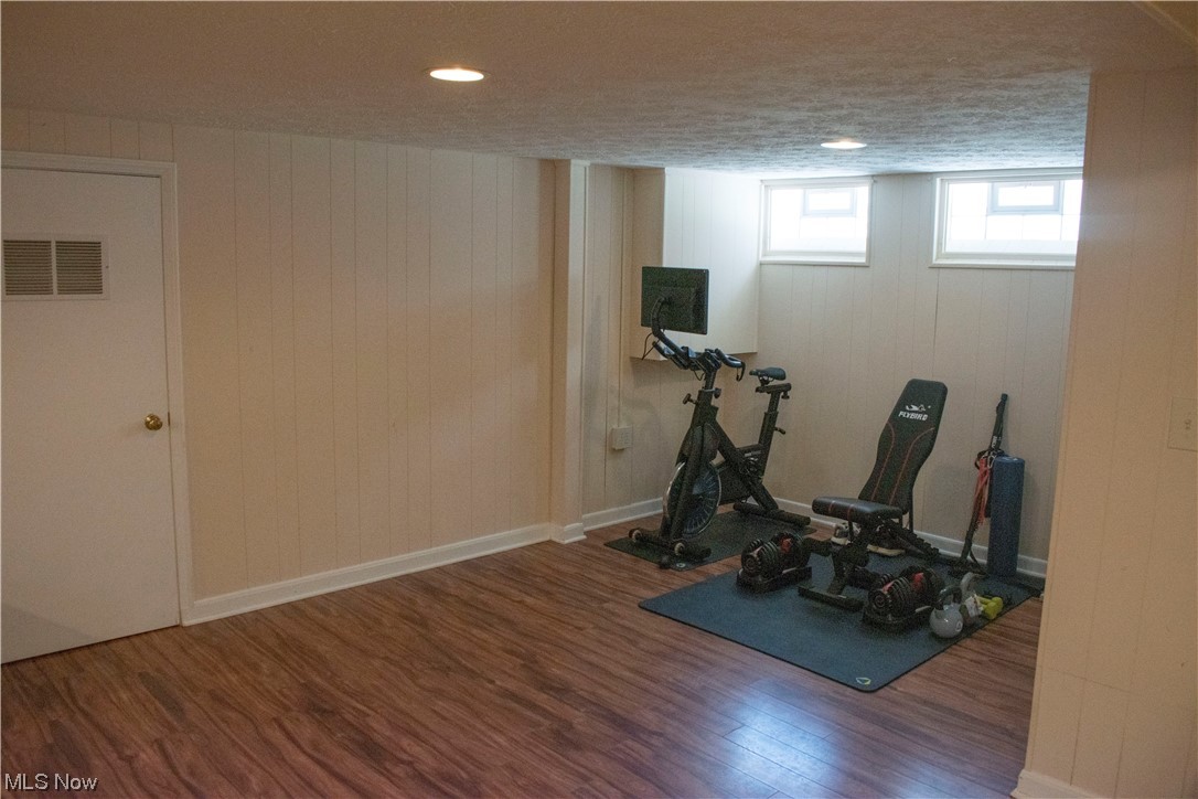 3015 Hearthstone Road Cleveland, OH 44134 - Photo 17 of 27