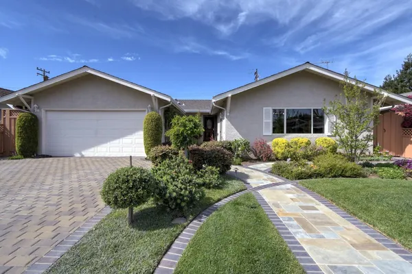 a view of a house with a yard