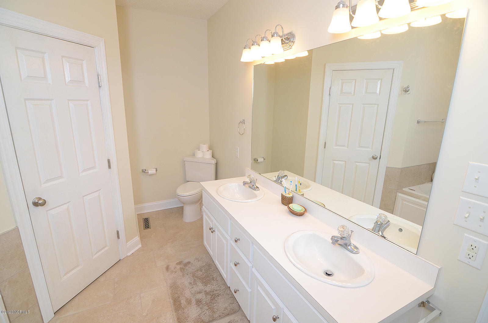 4343 Wiggins Mill Road Wilson, NC 27893 - Photo 14 of 25 Master Double Vanity