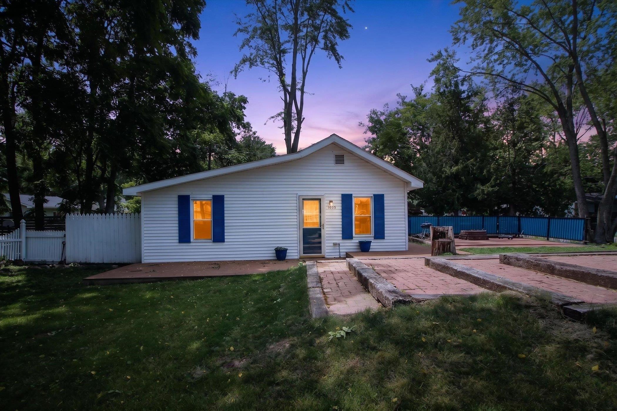 1035 Fairview Avenue Alma, MI 48801 - Photo 1 of 35 1947579-b2f16d16-1744-441d-9c93-409efb2643c8.JPG