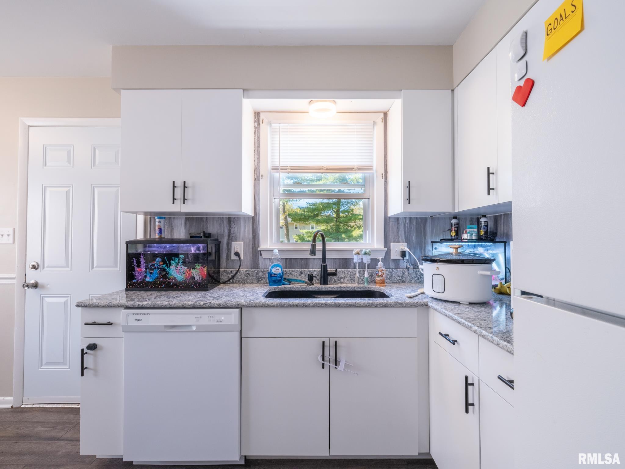 6923 North Saint Marys Road Peoria, IL 61614 - Photo 29 of 66