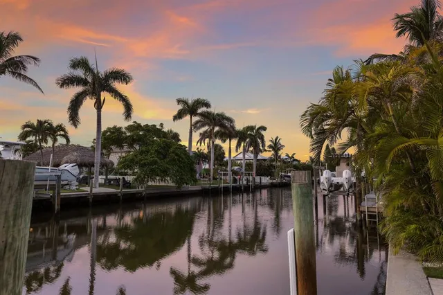 $3,950,000 | 212 Oak Avenue, Anna Maria, FL 34216