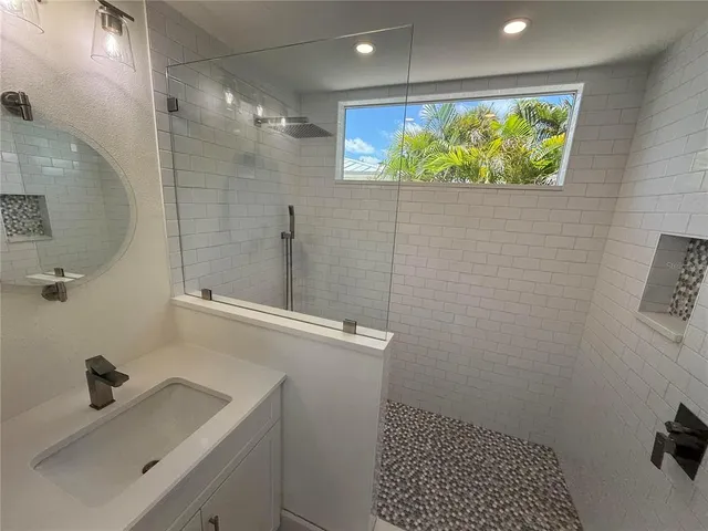 $3,950,000 | 212 Oak Avenue, Anna Maria, FL 34216