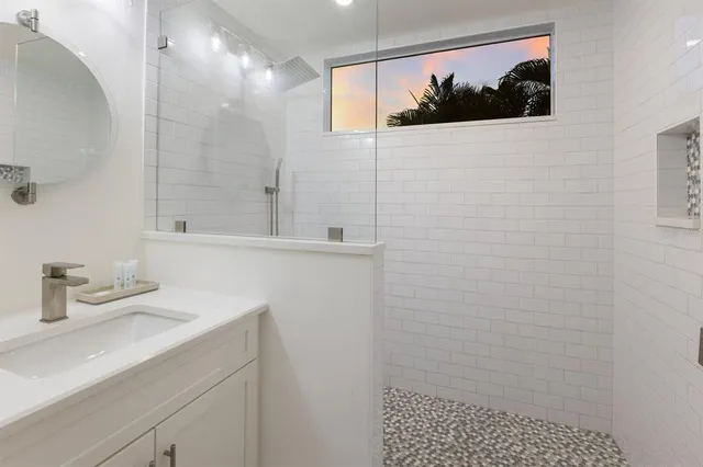 $3,950,000 | 212 Oak Avenue, Anna Maria, FL 34216