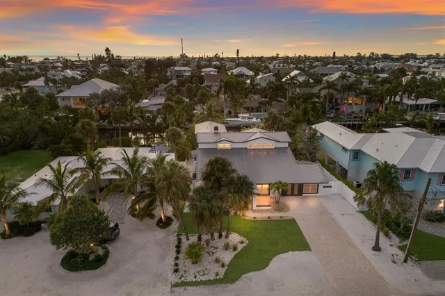 $3,950,000 | 212 Oak Avenue, Anna Maria, FL 34216