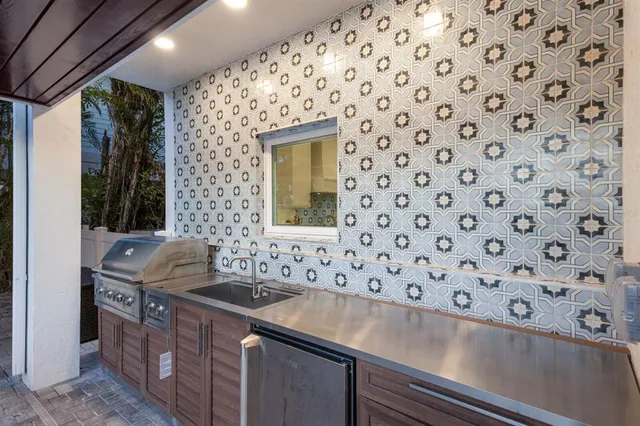 $3,950,000 | 212 Oak Avenue, Anna Maria, FL 34216