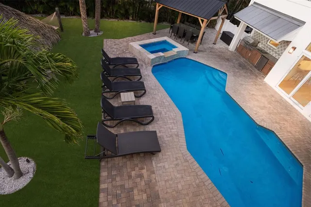 $3,950,000 | 212 Oak Avenue, Anna Maria, FL 34216