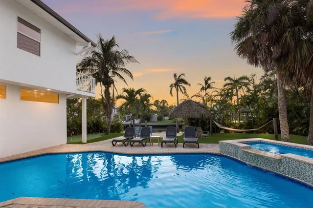 $3,950,000 | 212 Oak Avenue, Anna Maria, FL 34216