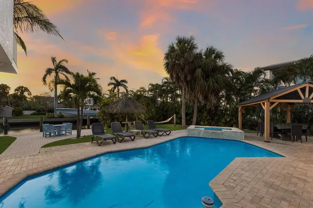 $3,950,000 | 212 Oak Avenue, Anna Maria, FL 34216