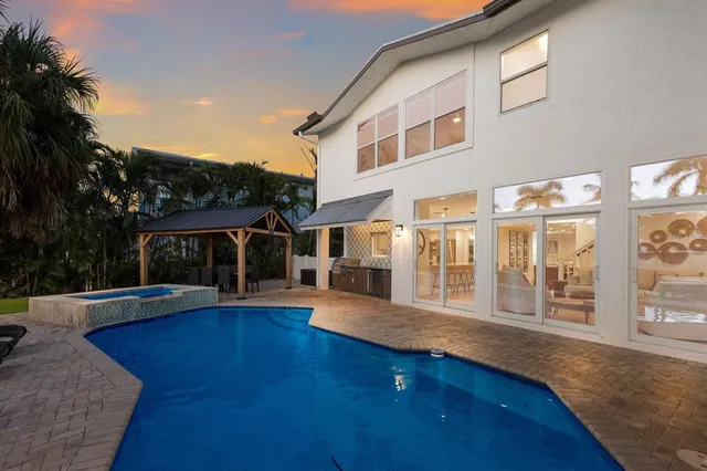 $3,950,000 | 212 Oak Avenue, Anna Maria, FL 34216
