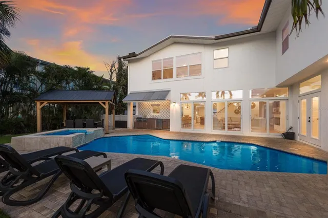 $3,950,000 | 212 Oak Avenue, Anna Maria, FL 34216