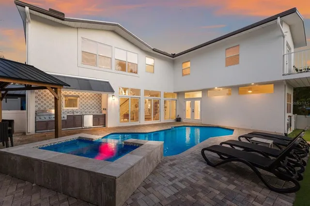 $3,950,000 | 212 Oak Avenue, Anna Maria, FL 34216