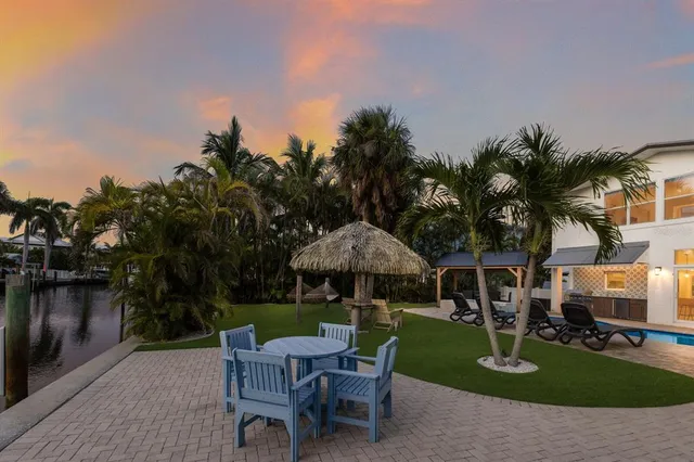 $3,950,000 | 212 Oak Avenue, Anna Maria, FL 34216