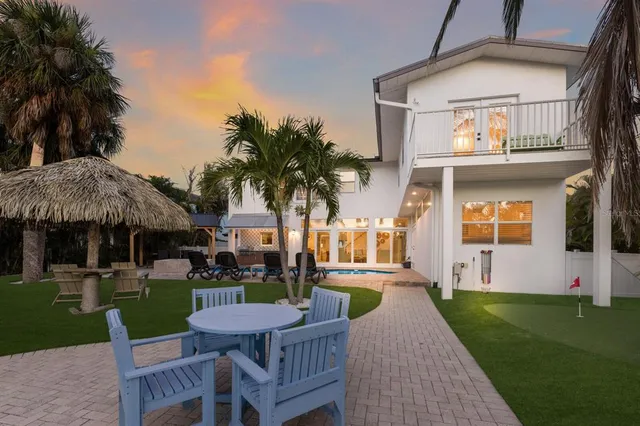 $3,950,000 | 212 Oak Avenue, Anna Maria, FL 34216