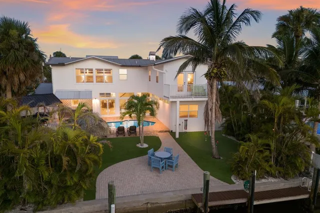 $3,950,000 | 212 Oak Avenue, Anna Maria, FL 34216
