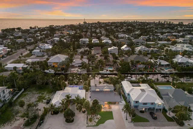 $3,950,000 | 212 Oak Avenue, Anna Maria, FL 34216