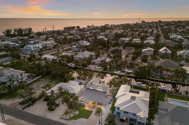 $3,950,000 | 212 Oak Avenue, Anna Maria, FL 34216
