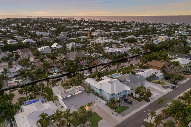 $3,950,000 | 212 Oak Avenue, Anna Maria, FL 34216