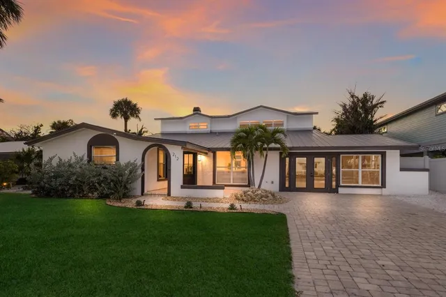$3,950,000 | 212 Oak Avenue, Anna Maria, FL 34216