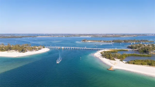 $3,950,000 | 212 Oak Avenue, Anna Maria, FL 34216