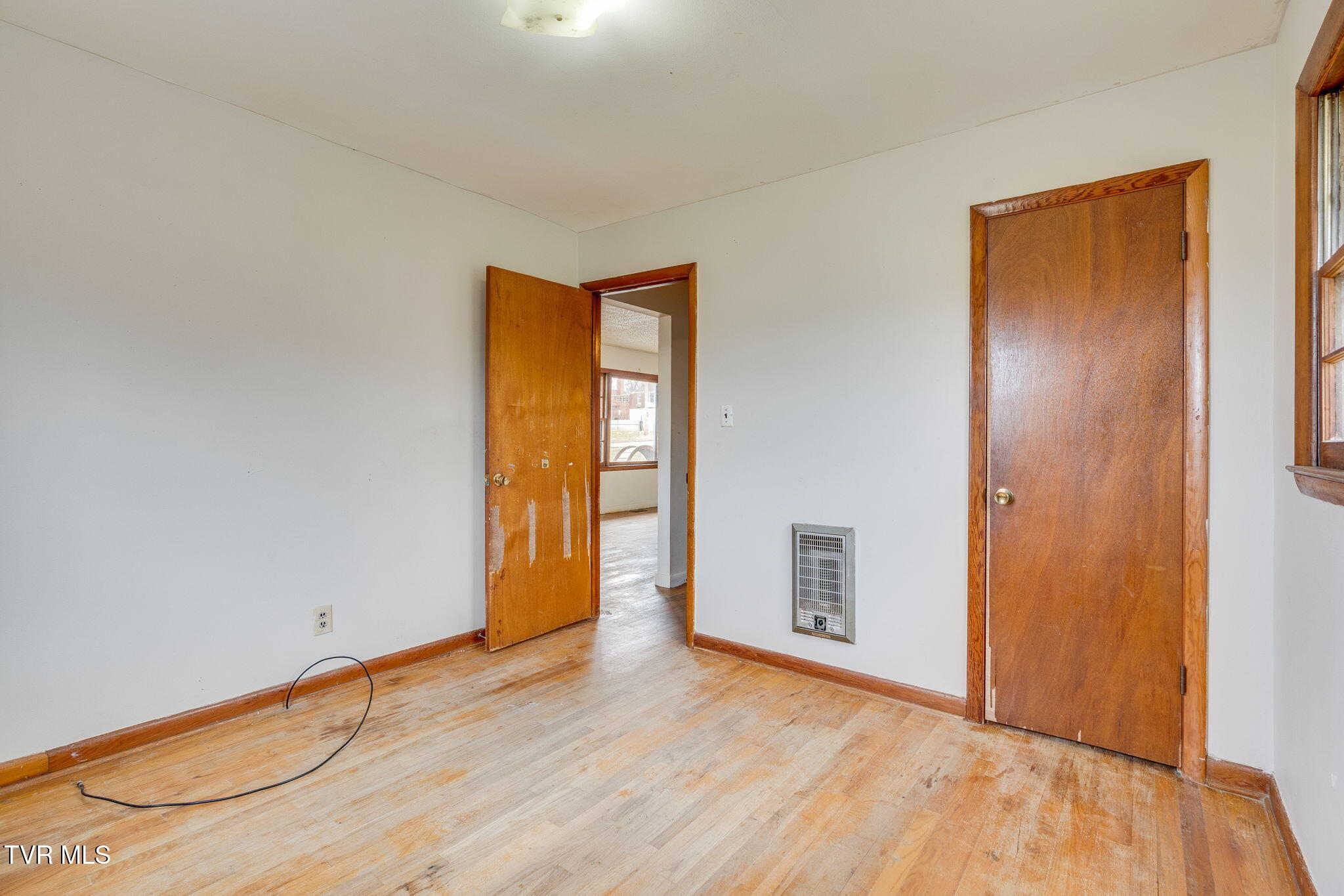 2009 Indian Ridge Road Johnson City, TN 37604 - Photo 11 of 28 009 (2)