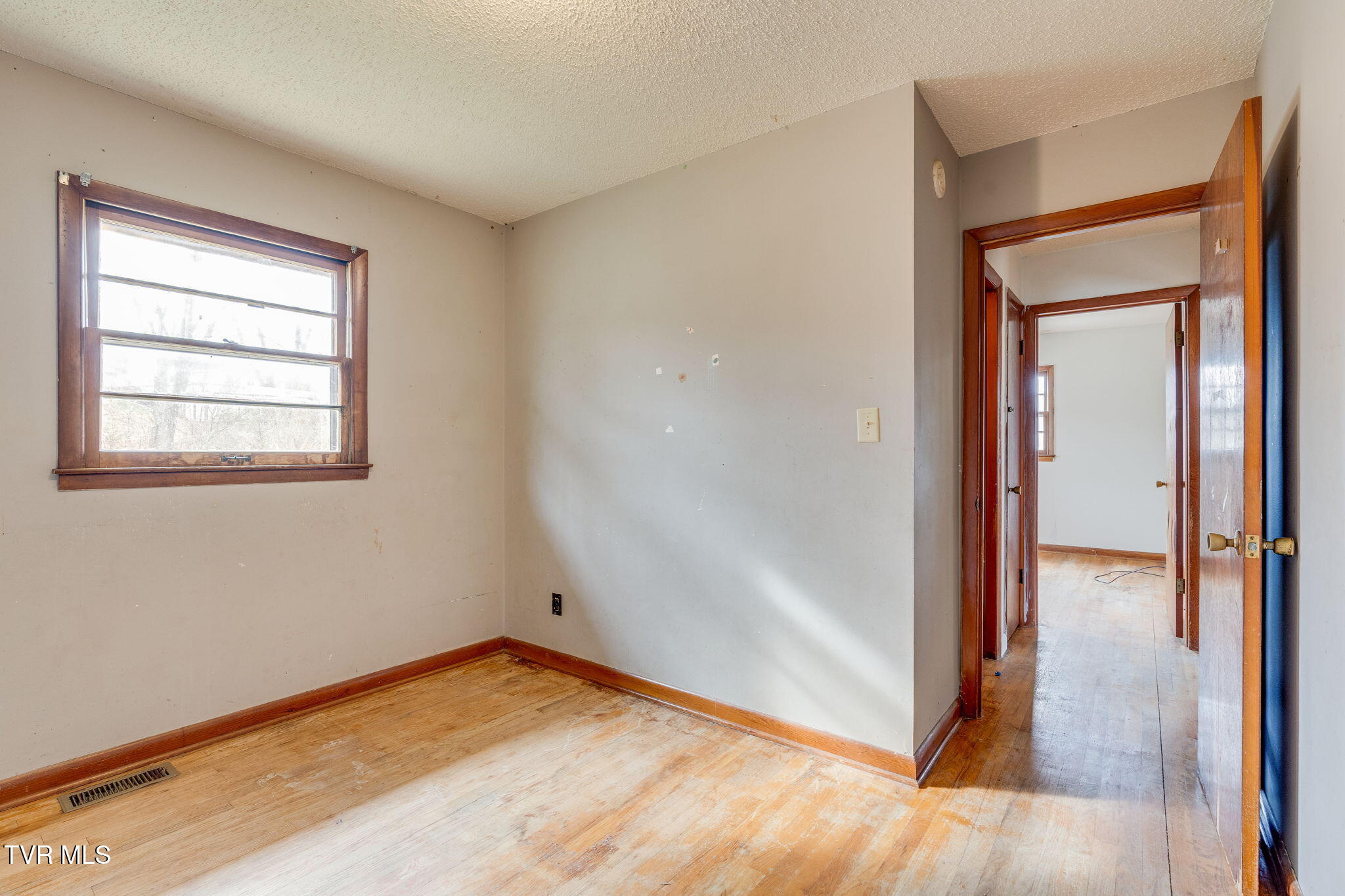 2009 Indian Ridge Road Johnson City, TN 37604 - Photo 14 of 28 012