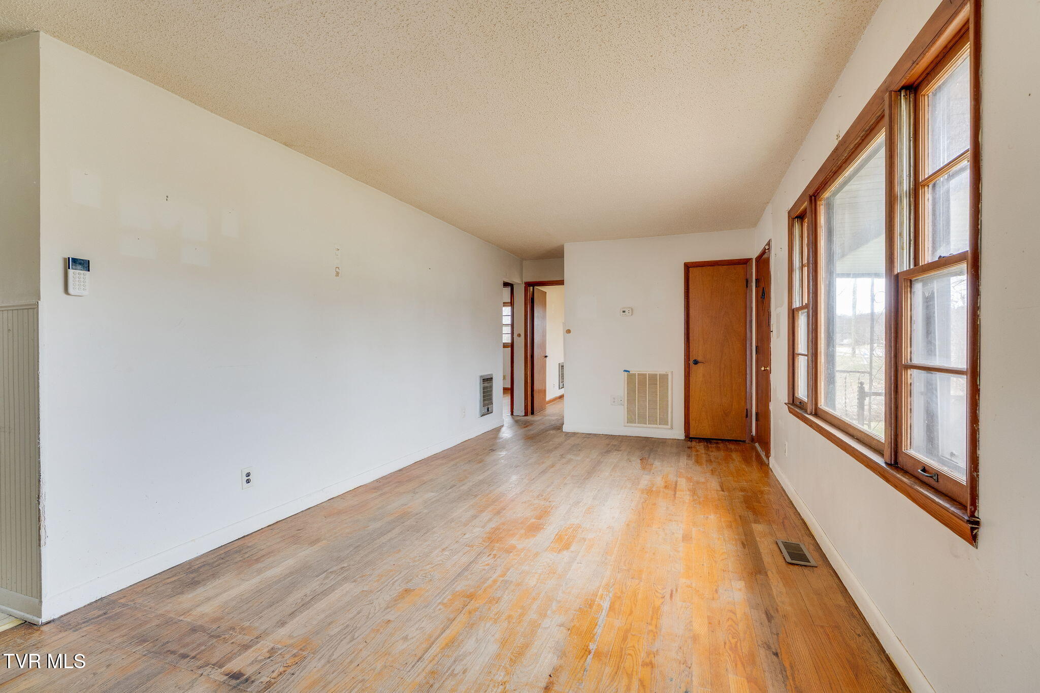 2009 Indian Ridge Road Johnson City, TN 37604 - Photo 5 of 28 003 (2)