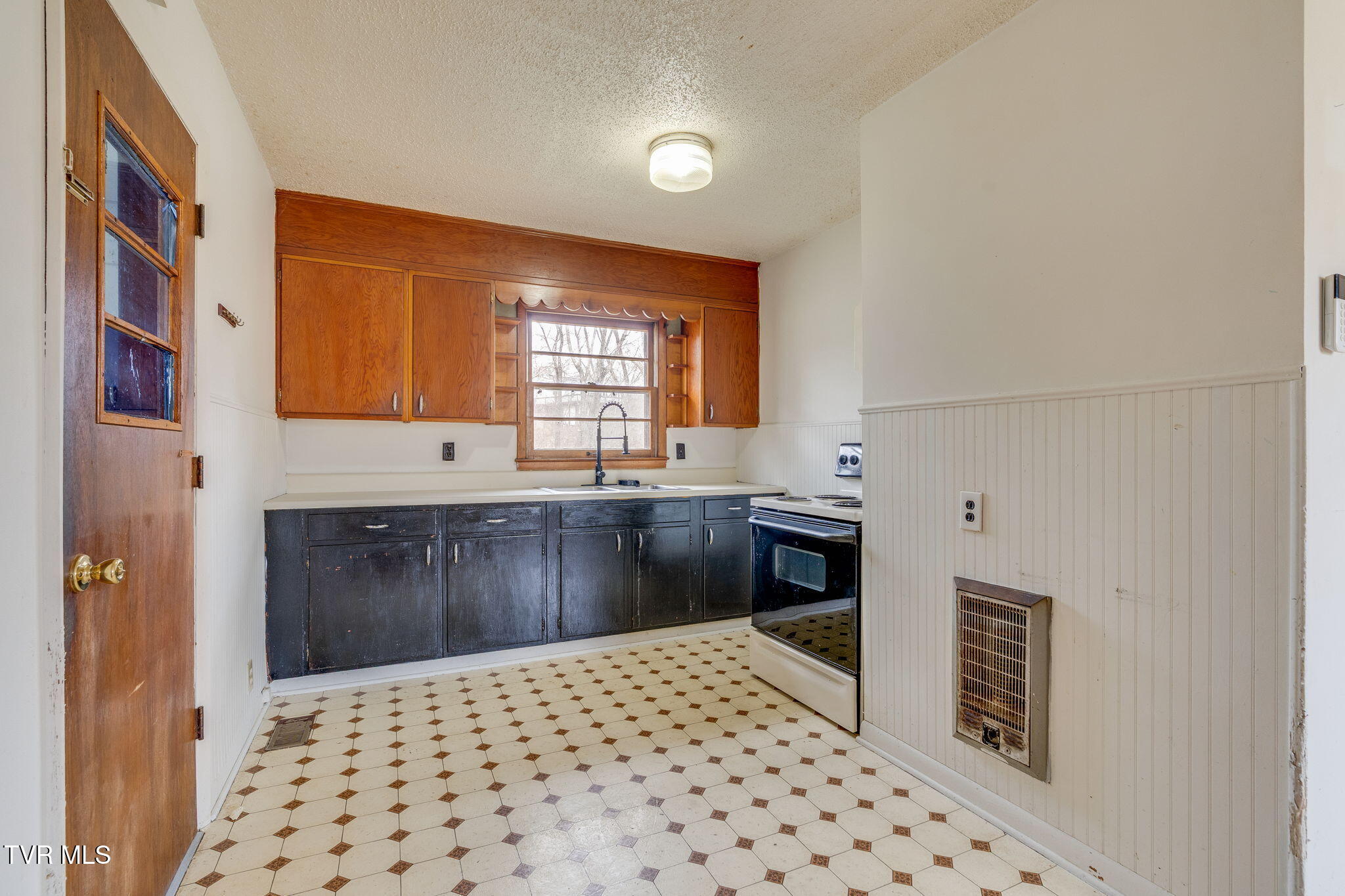 2009 Indian Ridge Road Johnson City, TN 37604 - Photo 7 of 28 004 (2)