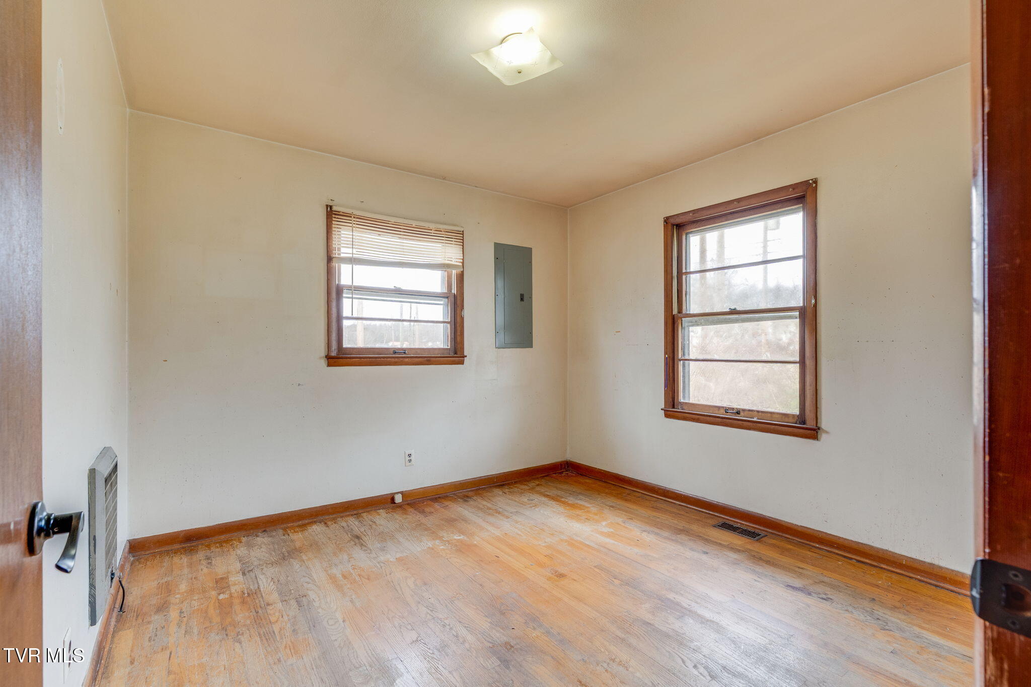 2009 Indian Ridge Road Johnson City, TN 37604 - Photo 8 of 28 006 (2)