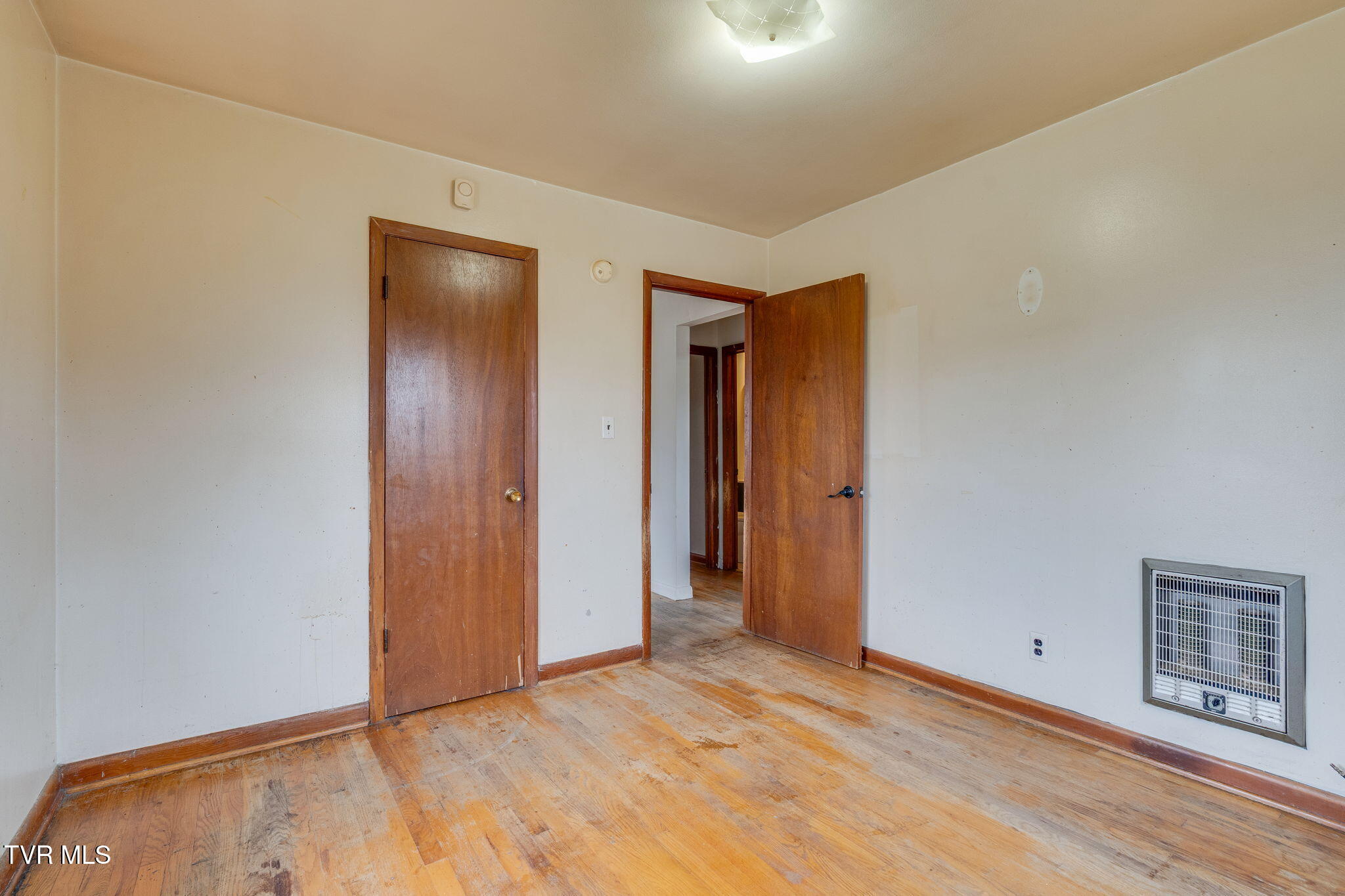 2009 Indian Ridge Road Johnson City, TN 37604 - Photo 9 of 28 007 (2)