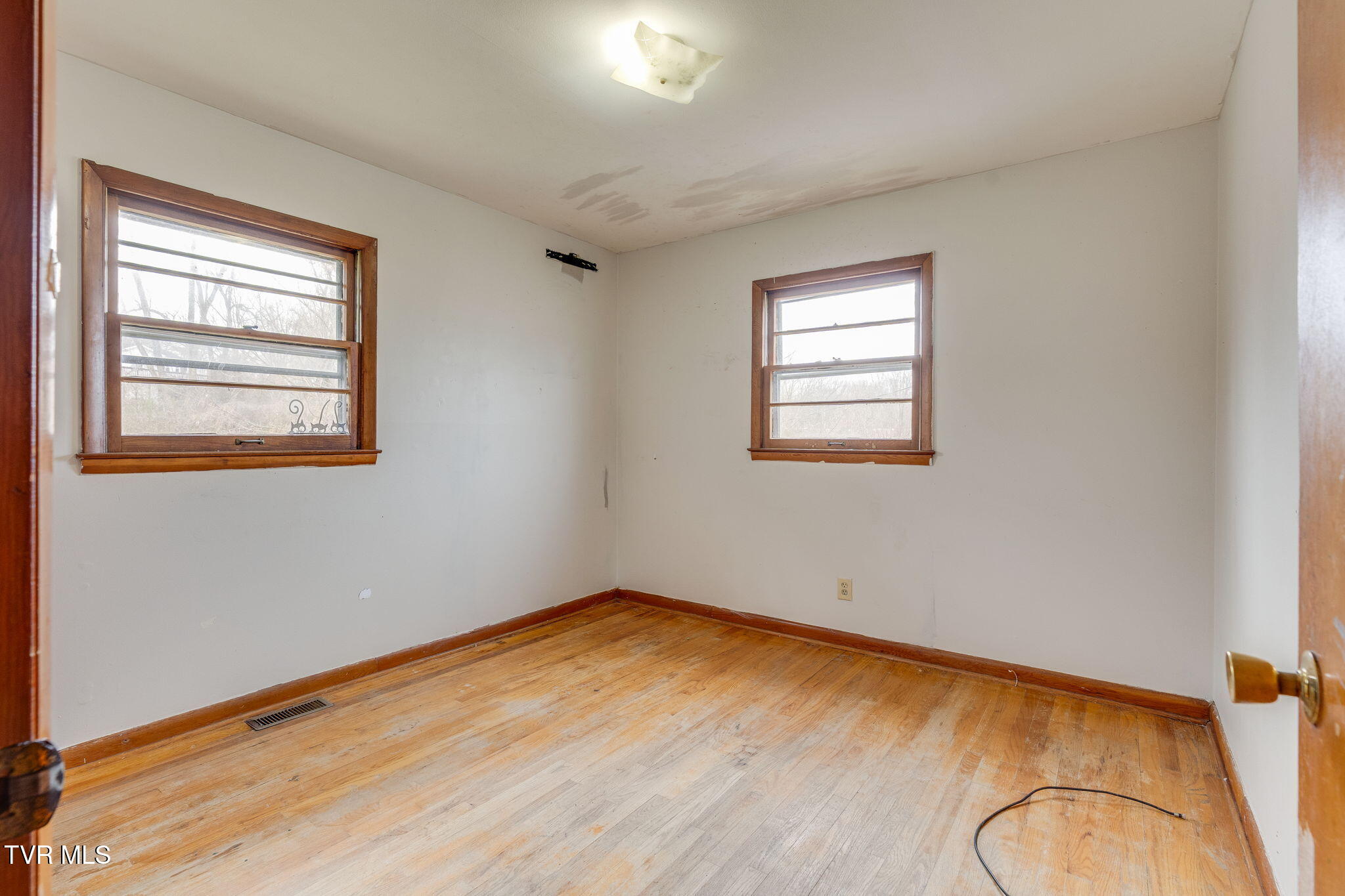 2009 Indian Ridge Road Johnson City, TN 37604 - Photo 10 of 28 008 (2)