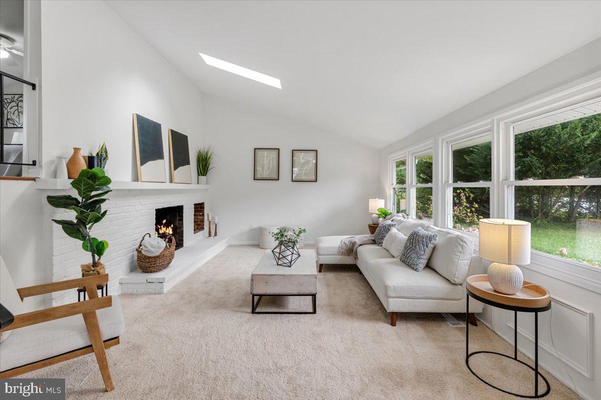 4527 Roundhill Road Alexandria, VA 22310 - Photo 3 of 26 Gallery Image 3
