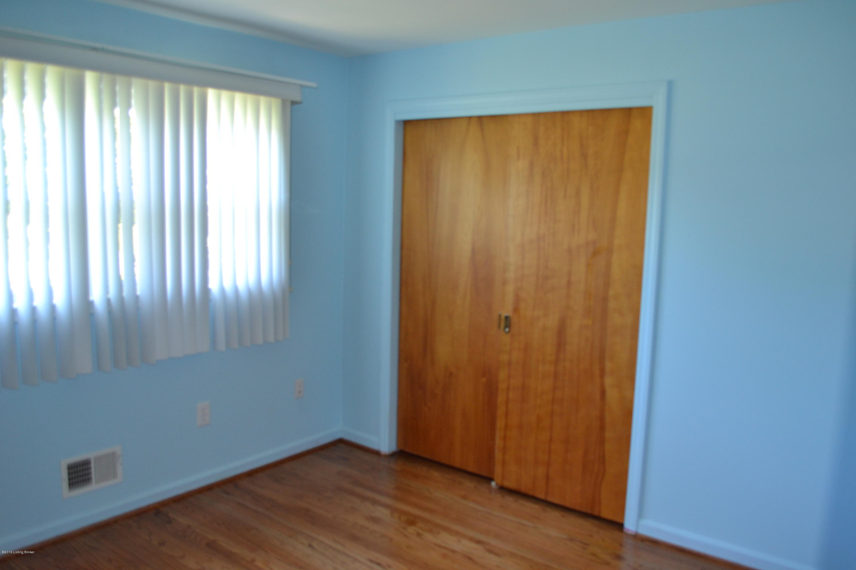 8507 Eula Road Louisville, KY 40219 - Photo 20 of 28 Bedroom 2