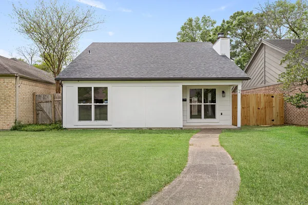 $246,246 | 2 Sandelwood Trail, Beaumont, TX 77706