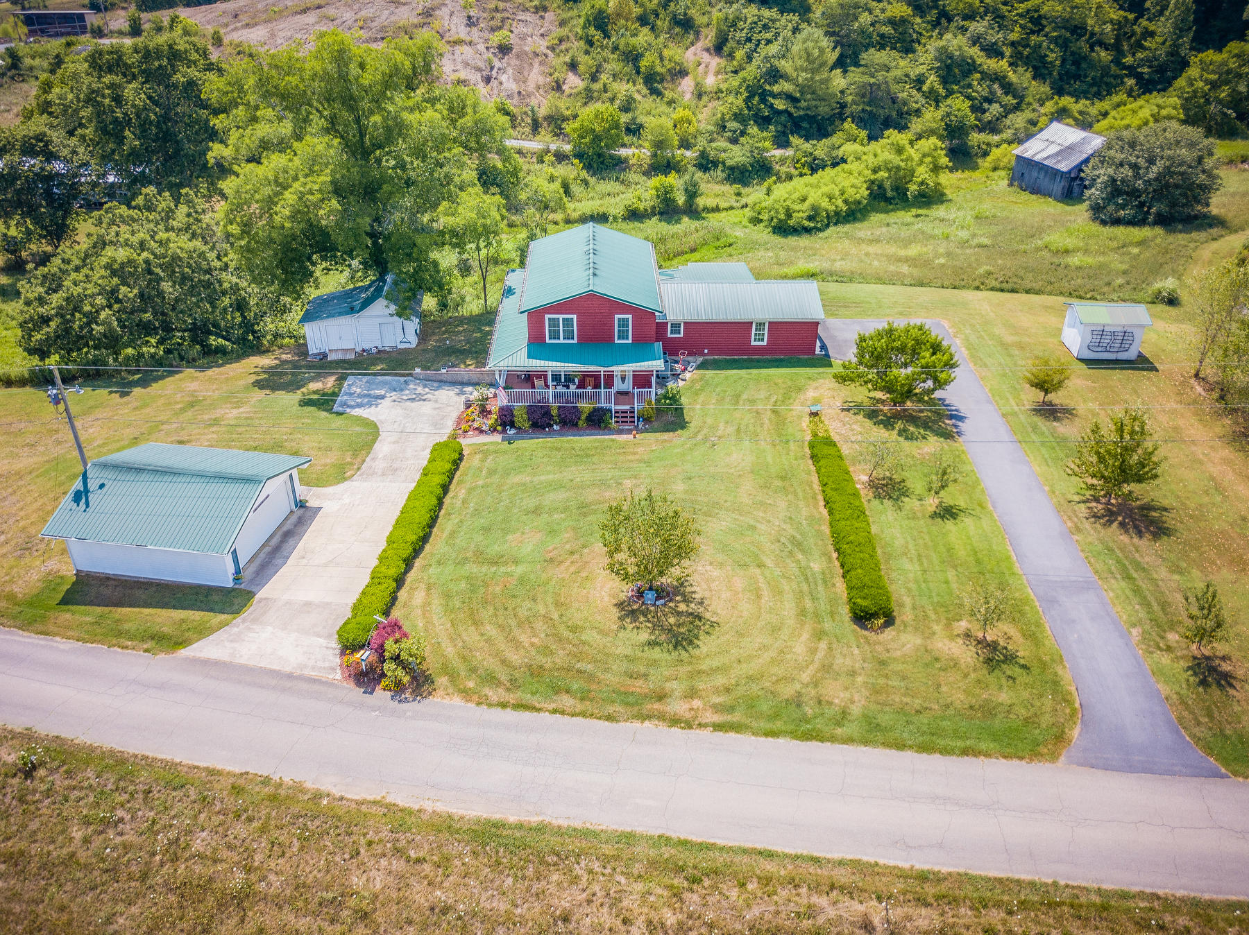 335 Chimney Top Loop Fall Branch, TN 37656 - Photo 1 of 66 102 (8)
