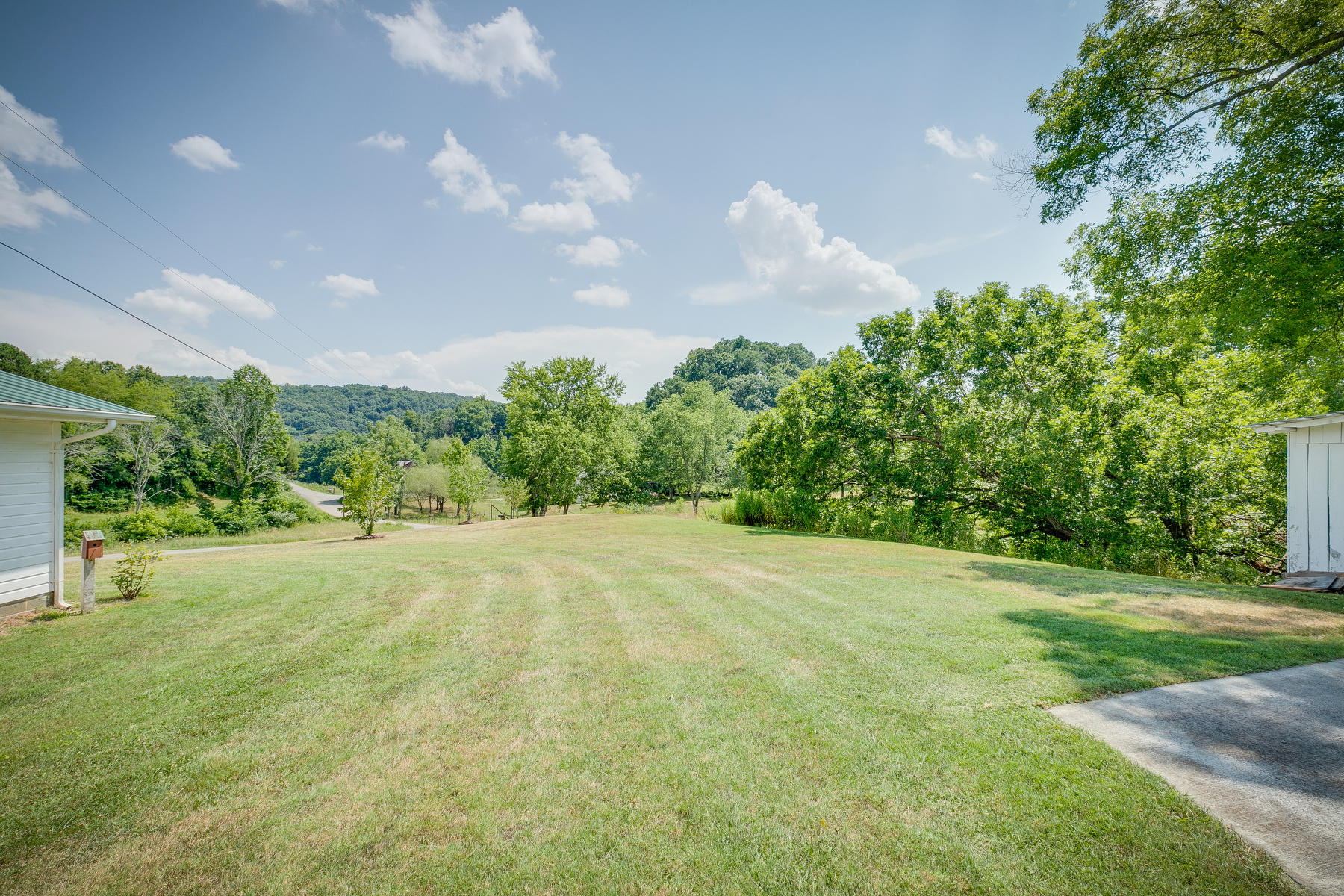 335 Chimney Top Loop Fall Branch, TN 37656 - Photo 16 of 66 052 (2)