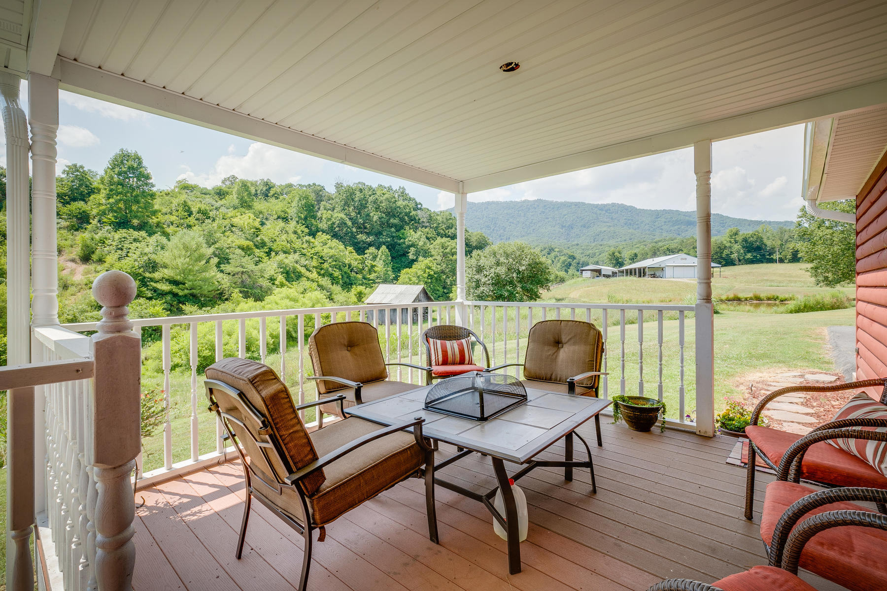 335 Chimney Top Loop Fall Branch, TN 37656 - Photo 19 of 66 047 (3)