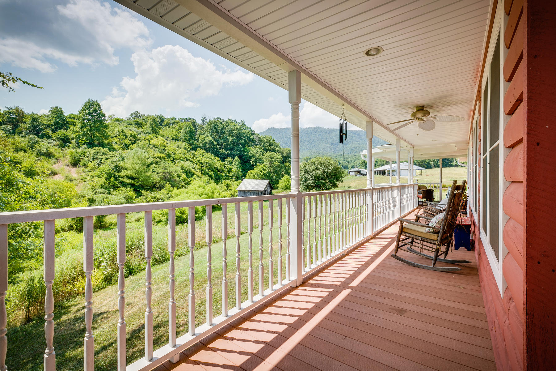 335 Chimney Top Loop Fall Branch, TN 37656 - Photo 21 of 66 046 (3)
