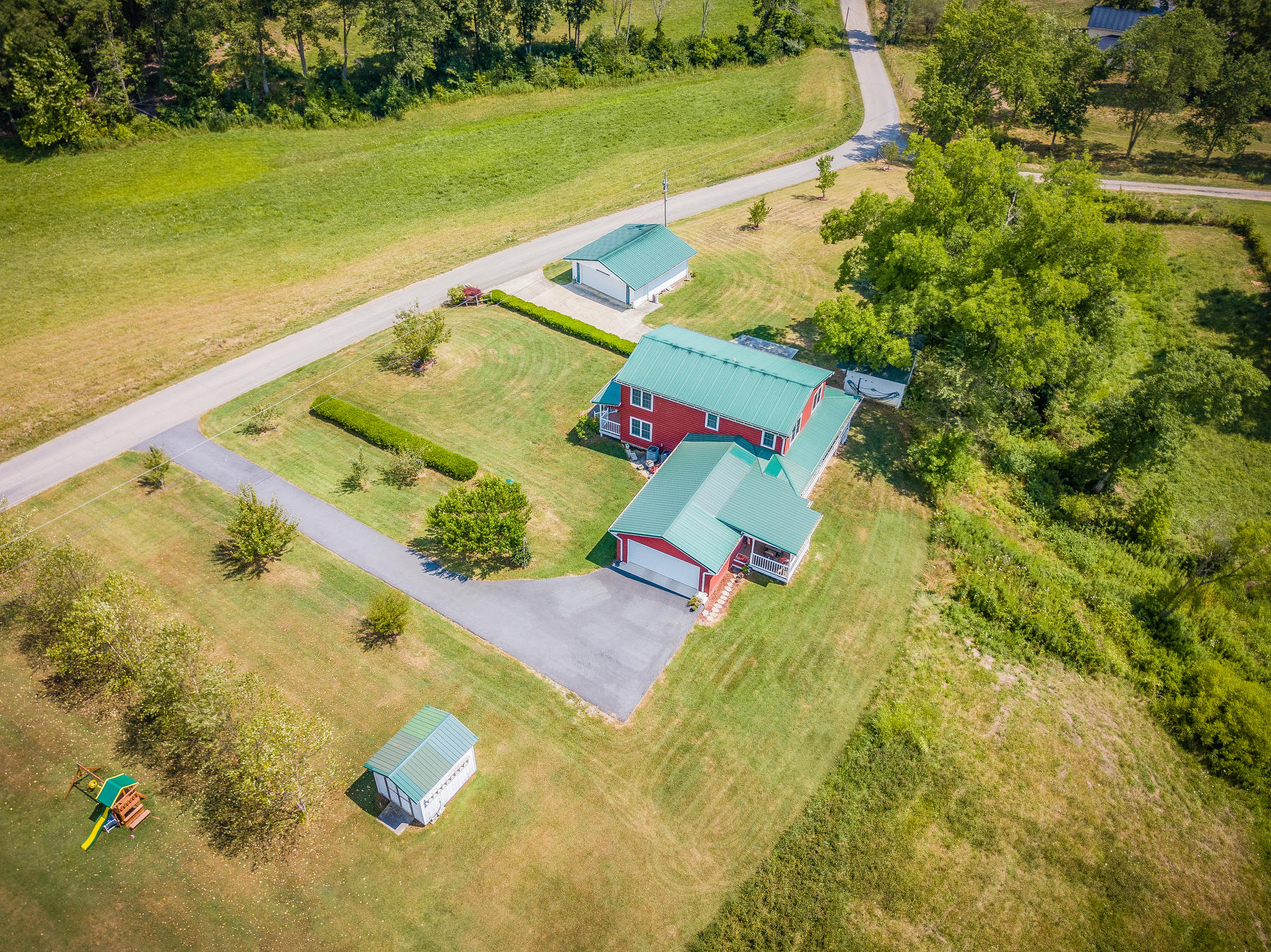335 Chimney Top Loop Fall Branch, TN 37656 - Photo 3 of 66 107 (3)