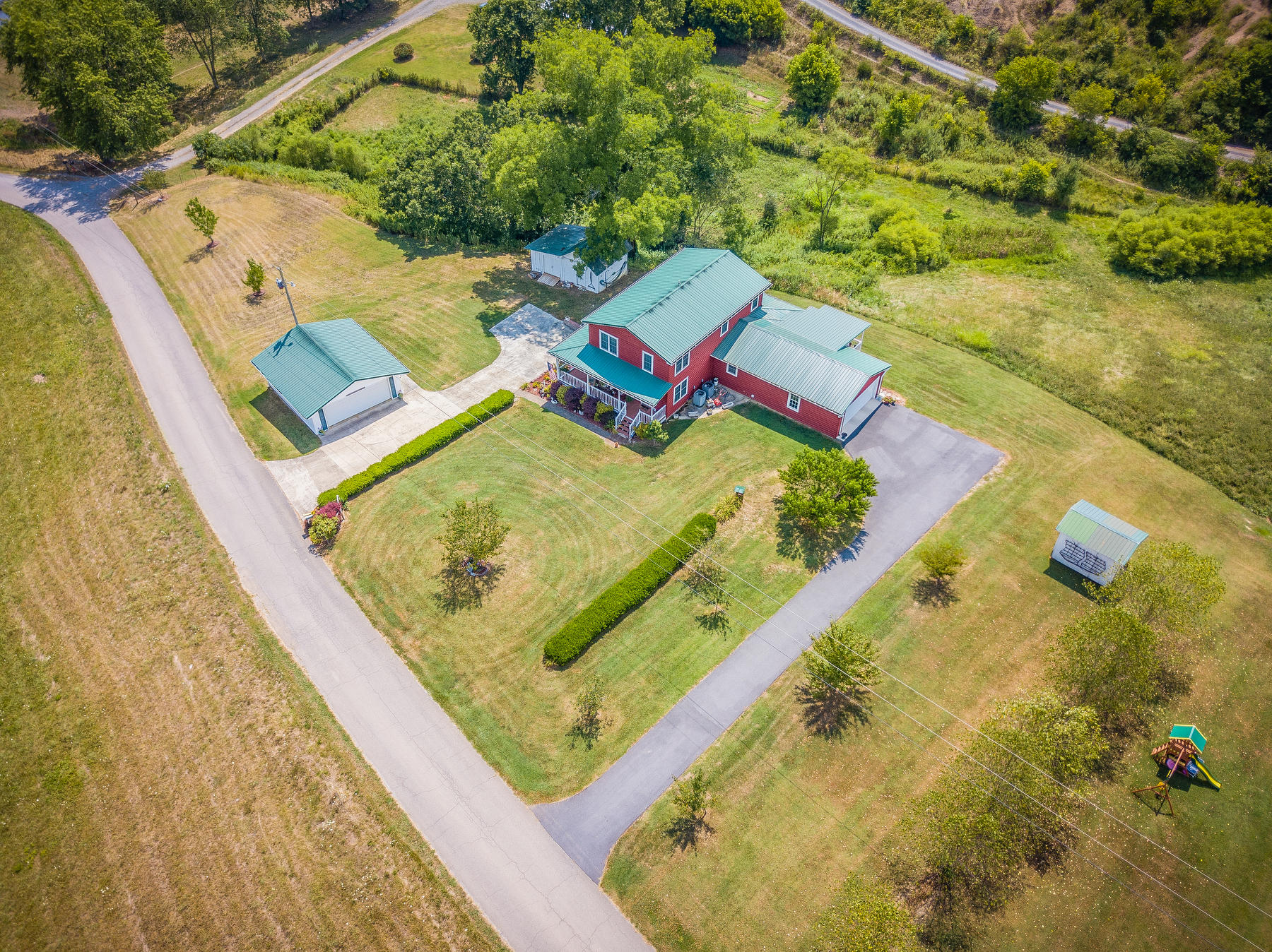 335 Chimney Top Loop Fall Branch, TN 37656 - Photo 5 of 66 106 (3)