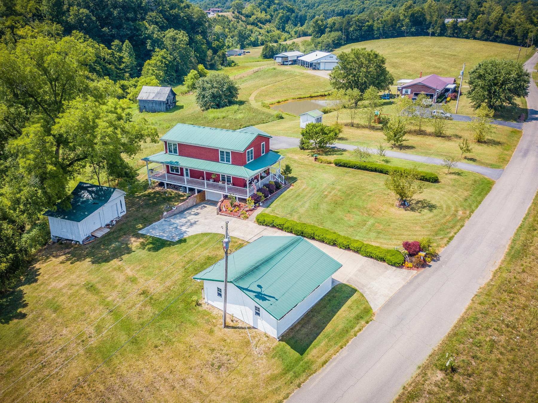 335 Chimney Top Loop Fall Branch, TN 37656 - Photo 6 of 66 110 (3)