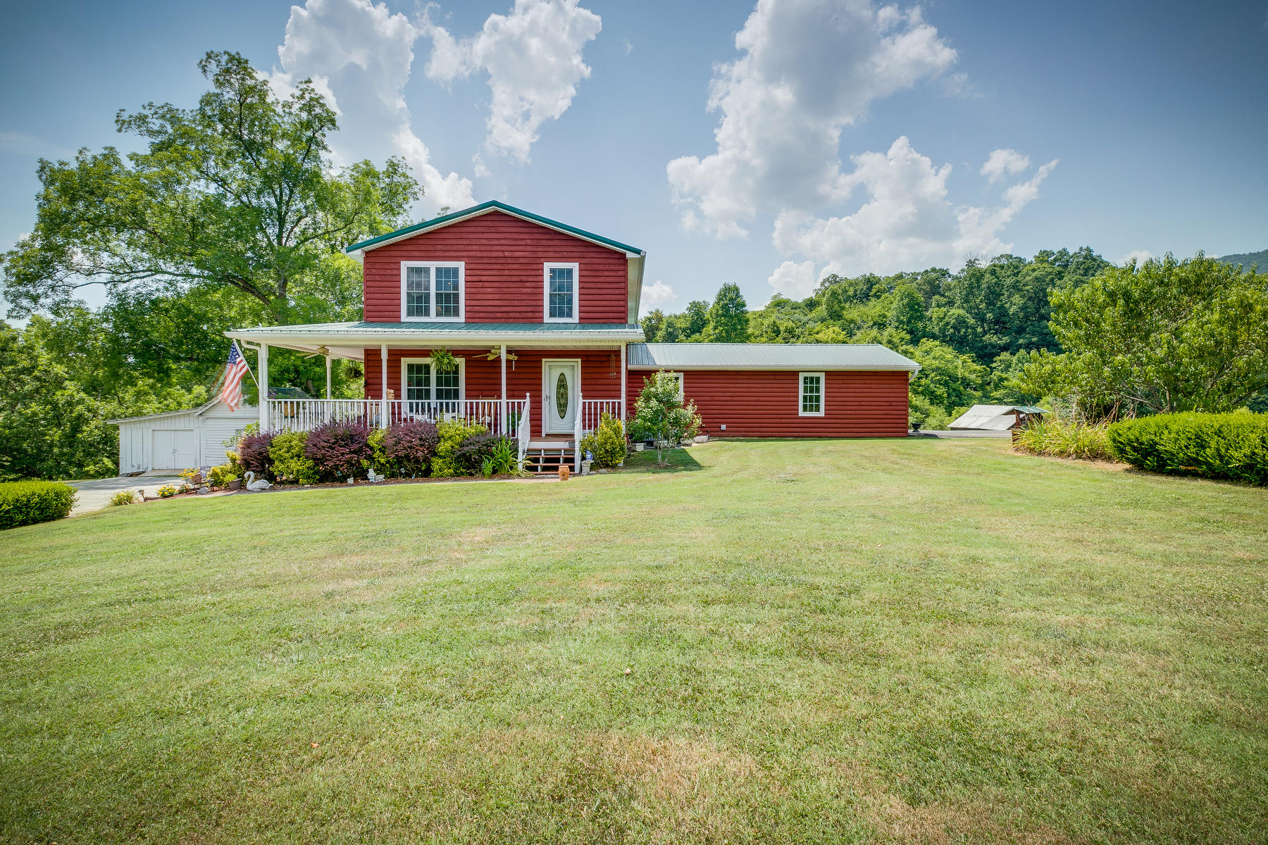 335 Chimney Top Loop Fall Branch, TN 37656 - Photo 7 of 66 001 (17)