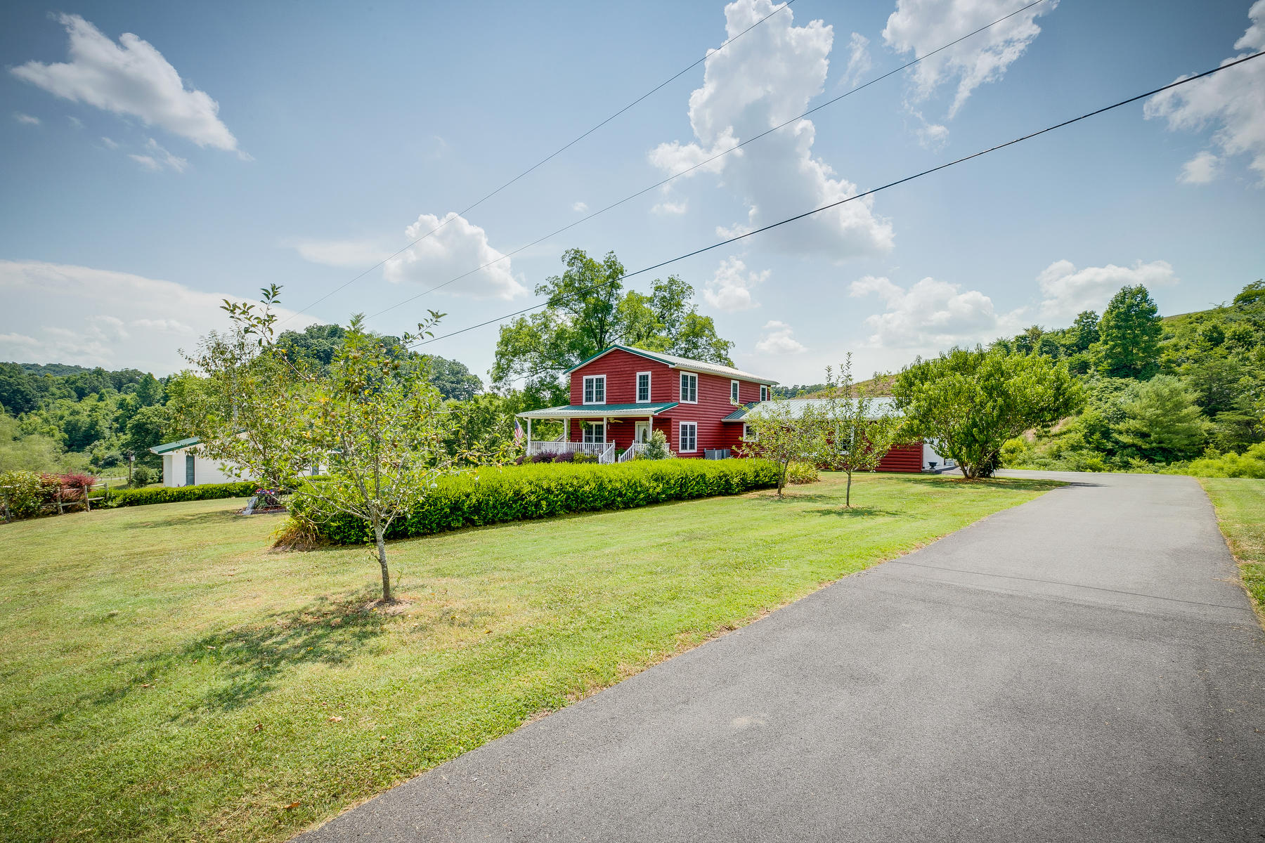 335 Chimney Top Loop Fall Branch, TN 37656 - Photo 8 of 66 002 (17)